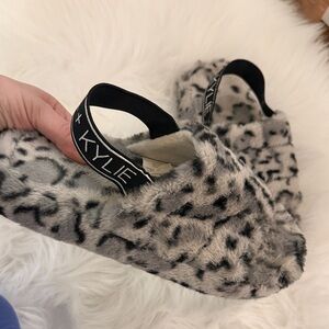 Kendall & Kylie Gray Leopard Print Slippers